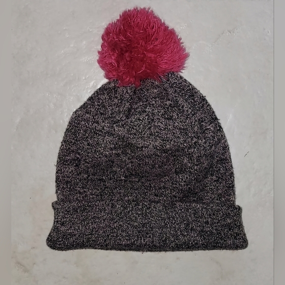 Puma  pink winter hat - Picture 2 of 4